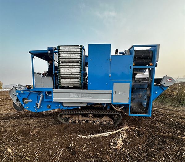 自走聯(lián)合收獲機(jī)